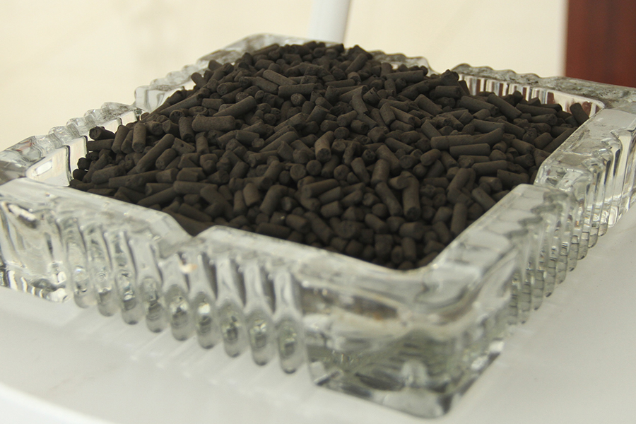 Palladium carbon deoxidizer