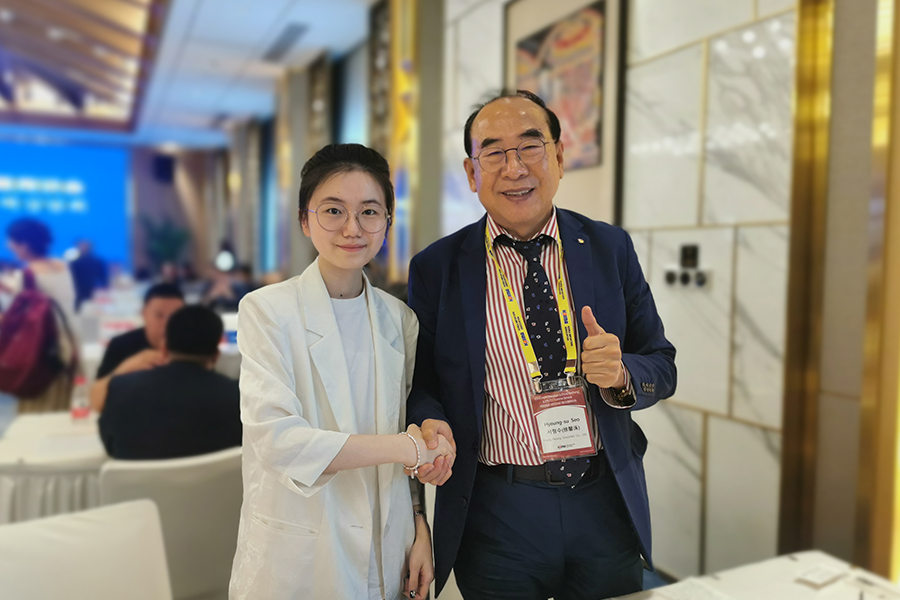 Berjaya terlibat dalam satu - satu perbincangan perniagaan di Seminar Musim Panas Ketua Pegawai Eksekutif ke -37