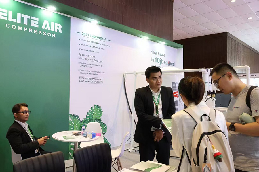 Jiangsu Luoming Pengurus Perniagaan Perdagangan Luar Negeri Mengunjungi Pameran Pembuatan Indonesia